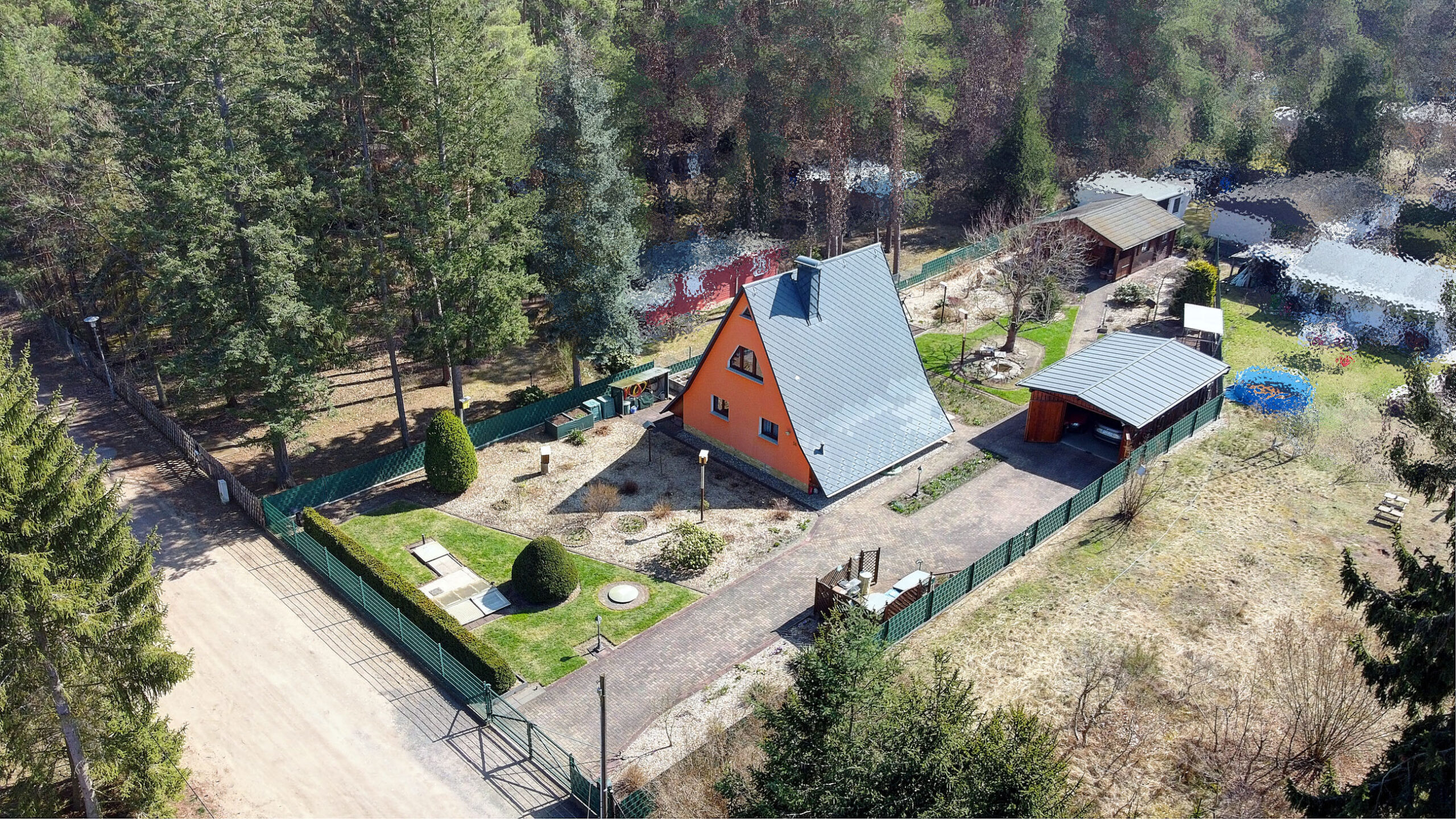 Grundstück von vorne - k