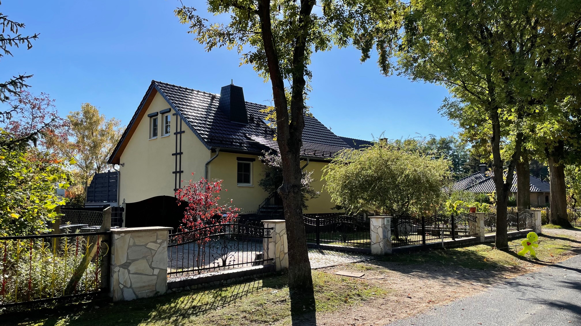 Haus von links