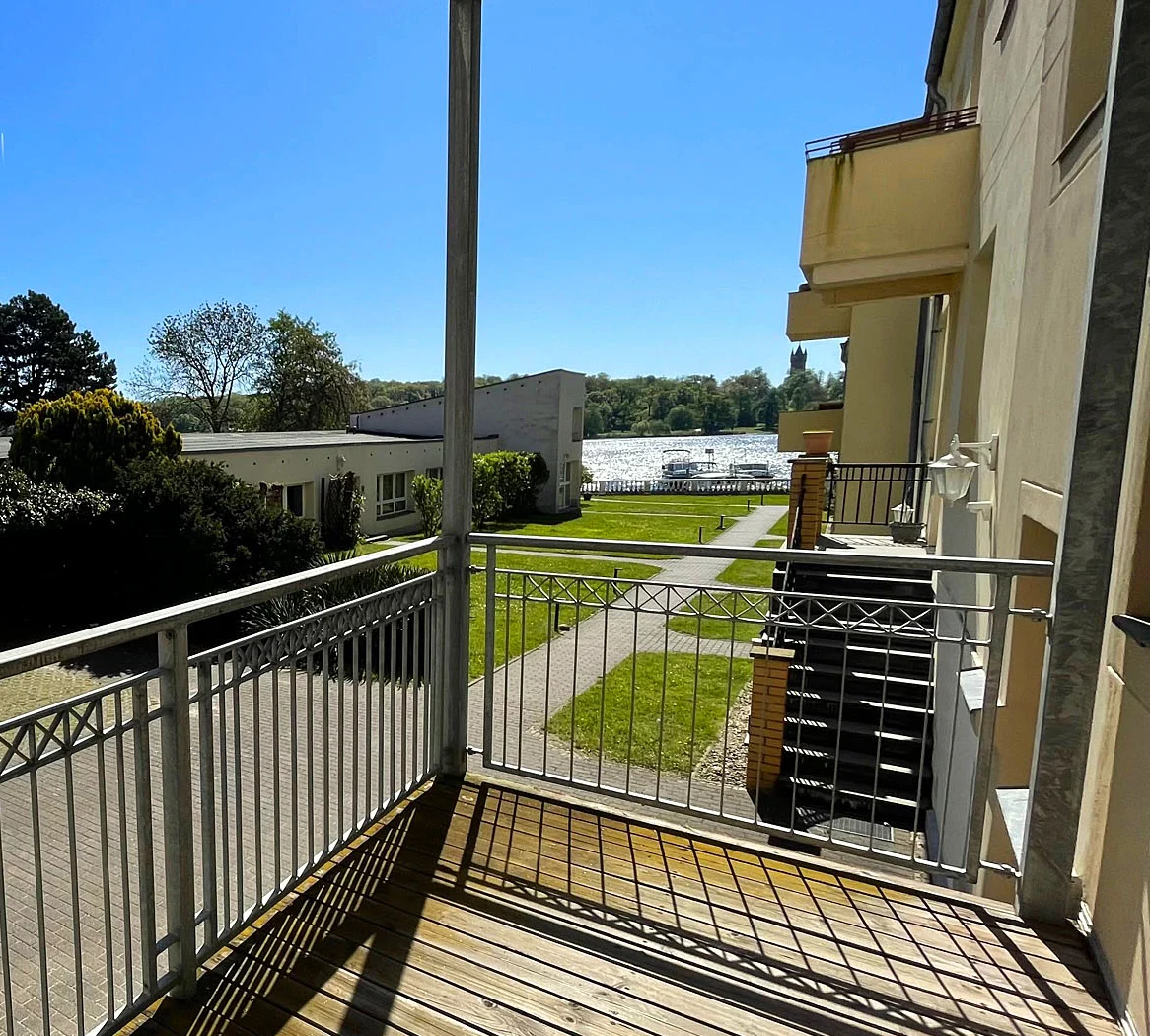 Balkon mit Blick ins Grüne und zur Havel